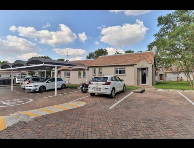 2 BEDROOM TOWNHOUSE FOR SALE IN GREENSTONE HILL